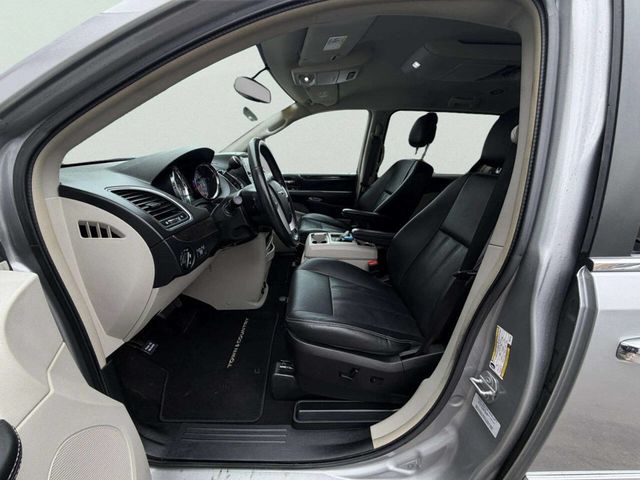 2016 Chrysler Town & Country 4dr Wagon Touring - 22970612 - 13