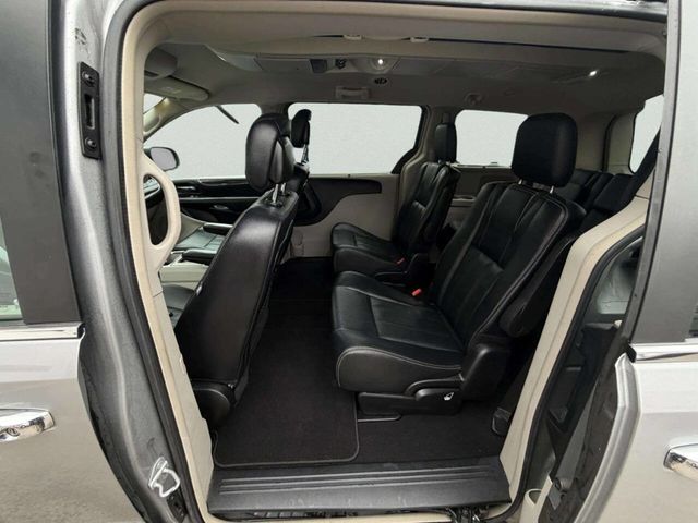 2016 Chrysler Town & Country 4dr Wagon Touring - 22970612 - 19