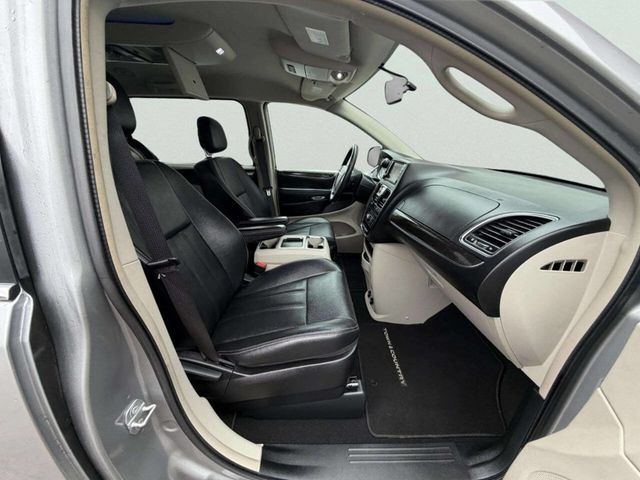 2016 Chrysler Town & Country 4dr Wagon Touring - 22970612 - 26