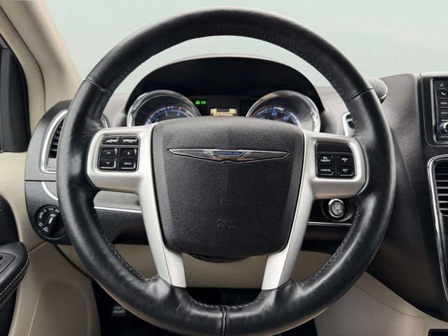 2016 Chrysler Town & Country 4dr Wagon Touring - 22970612 - 32