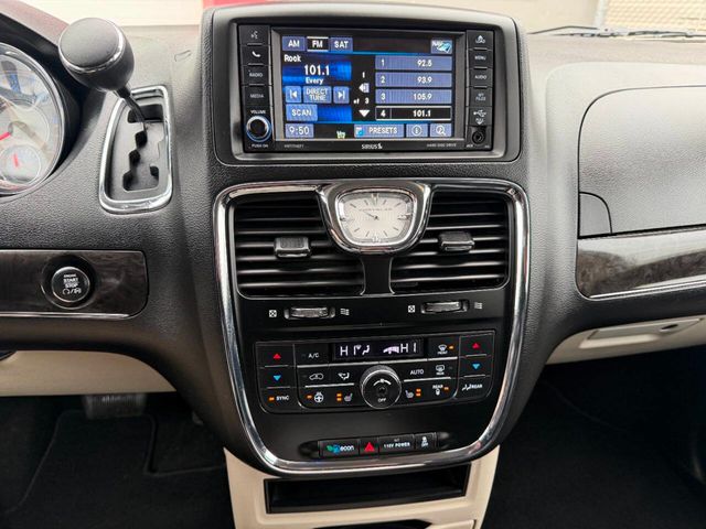 2016 Chrysler Town & Country 4dr Wagon Touring - 22970612 - 37