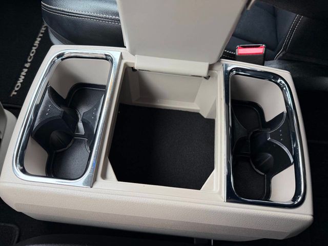 2016 Chrysler Town & Country 4dr Wagon Touring - 22970612 - 44