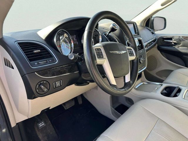 2016 Chrysler Town & Country 4dr Wagon Touring-L Anniversary Edition - 23033084 - 12