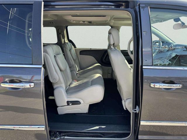 2016 Chrysler Town & Country 4dr Wagon Touring-L Anniversary Edition - 23033084 - 16