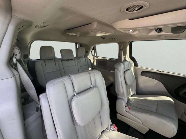 2016 Chrysler Town & Country 4dr Wagon Touring-L Anniversary Edition - 23033084 - 17