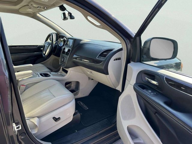 2016 Chrysler Town & Country 4dr Wagon Touring-L Anniversary Edition - 23033084 - 18
