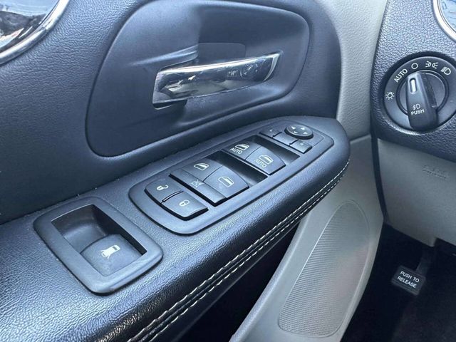 2016 Chrysler Town & Country 4dr Wagon Touring-L Anniversary Edition - 23033084 - 25