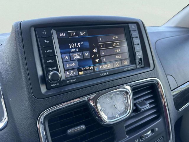 2016 Chrysler Town & Country 4dr Wagon Touring-L Anniversary Edition - 23033084 - 33