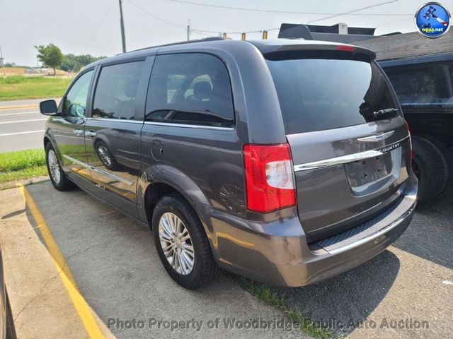 2016 Chrysler Town & Country Touring-L - 23055443 - 3