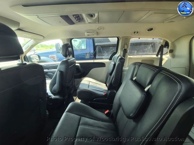 2016 Chrysler Town & Country Touring-L - 23055443 - 7
