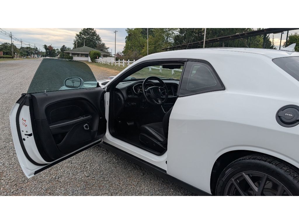2016 Dodge Challenger 392 Scat Pack Shaker photo 9