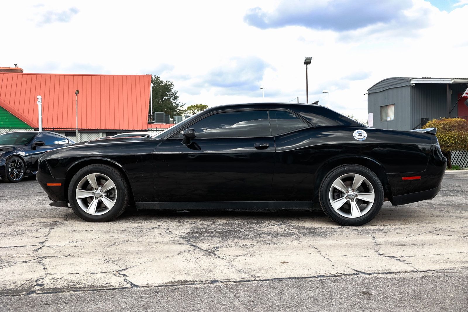 2016 Dodge Challenger SXT Plus photo 4