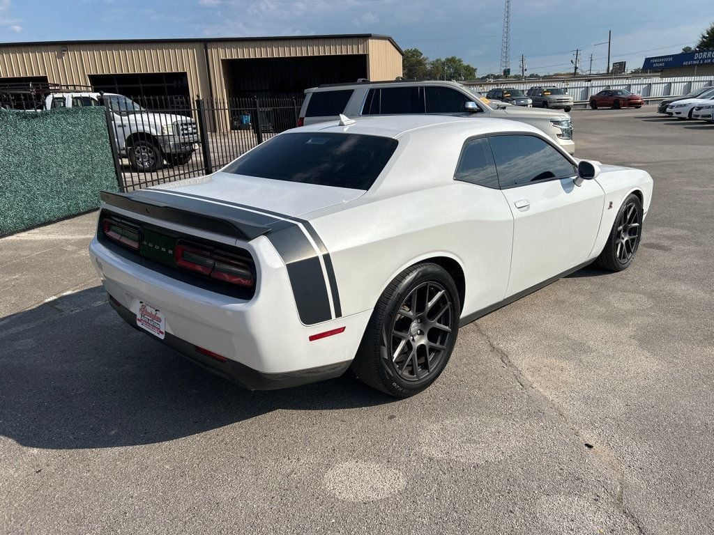 2016 Dodge Challenger R/T Scat Pack photo 4