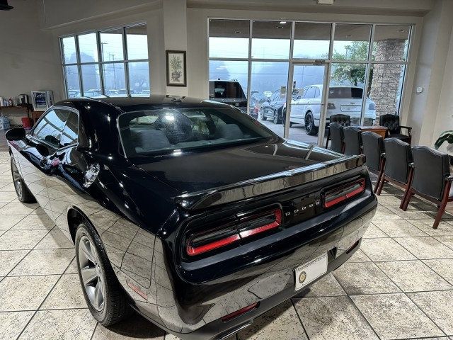 2016 Dodge Challenger SXT photo 3