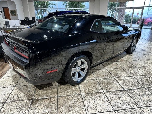 2016 Dodge Challenger SXT photo 4