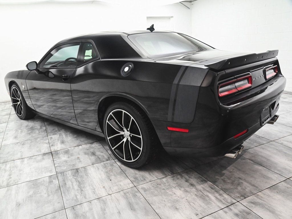 2016 Dodge Challenger 392 Scat Pack Shaker photo 2