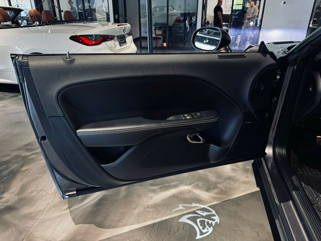 2016 Dodge Challenger HELLCAT 6SpeedManual/BremboBrakes/LagunaLthr /Sunroof/Nav - 23061515 - 8