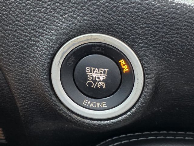2016 Dodge Challenger SXT - 23090289 - 17