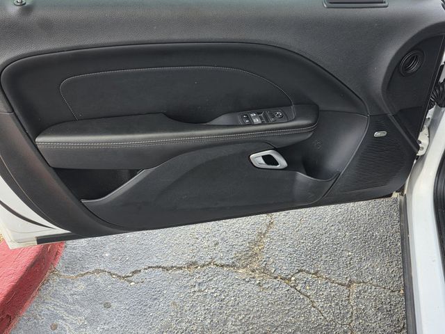 2016 Dodge Challenger SXT - 23090289 - 26