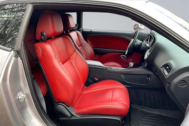 2016 Dodge Challenger SXT - 22959278 - 13