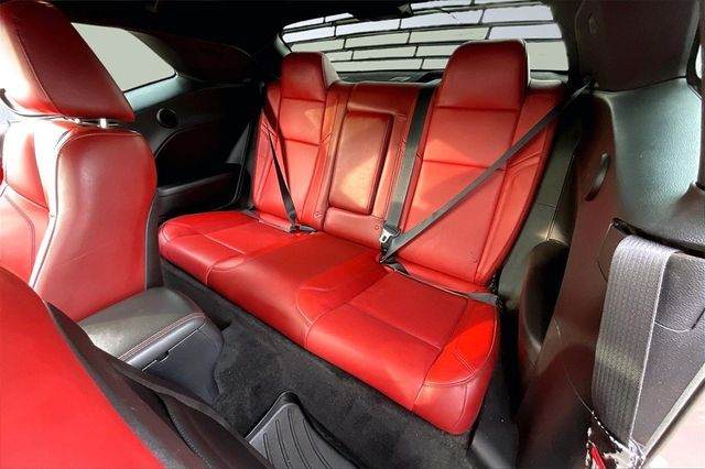 2016 Dodge Challenger SXT - 22959278 - 16