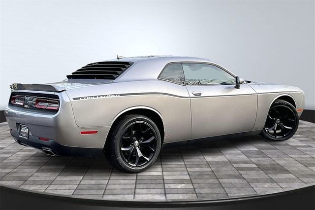 2016 Dodge Challenger SXT - 22959278 - 4