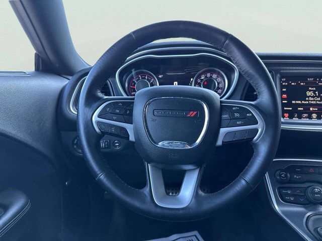 2016 Dodge Challenger SXT 2dr Coupe - 23049982 - 17