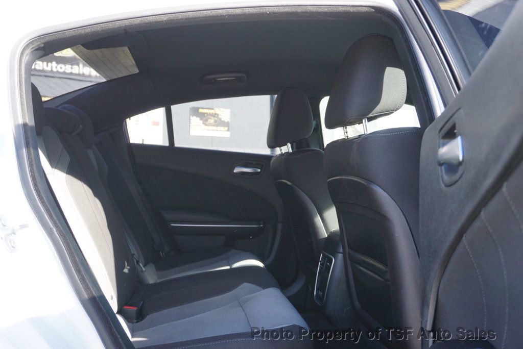 2016 Dodge Charger R/T photo 13