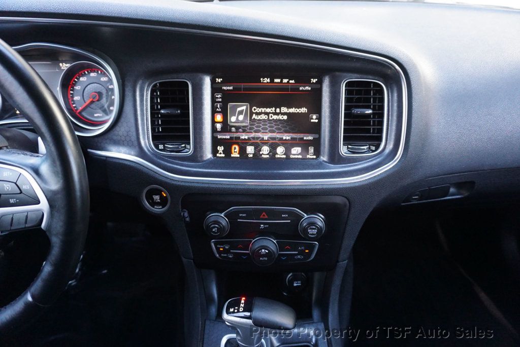 2016 Dodge Charger R/T photo 17