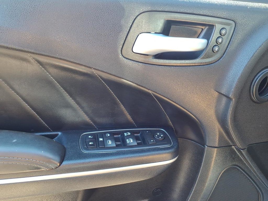 Dodge Charger photo 12