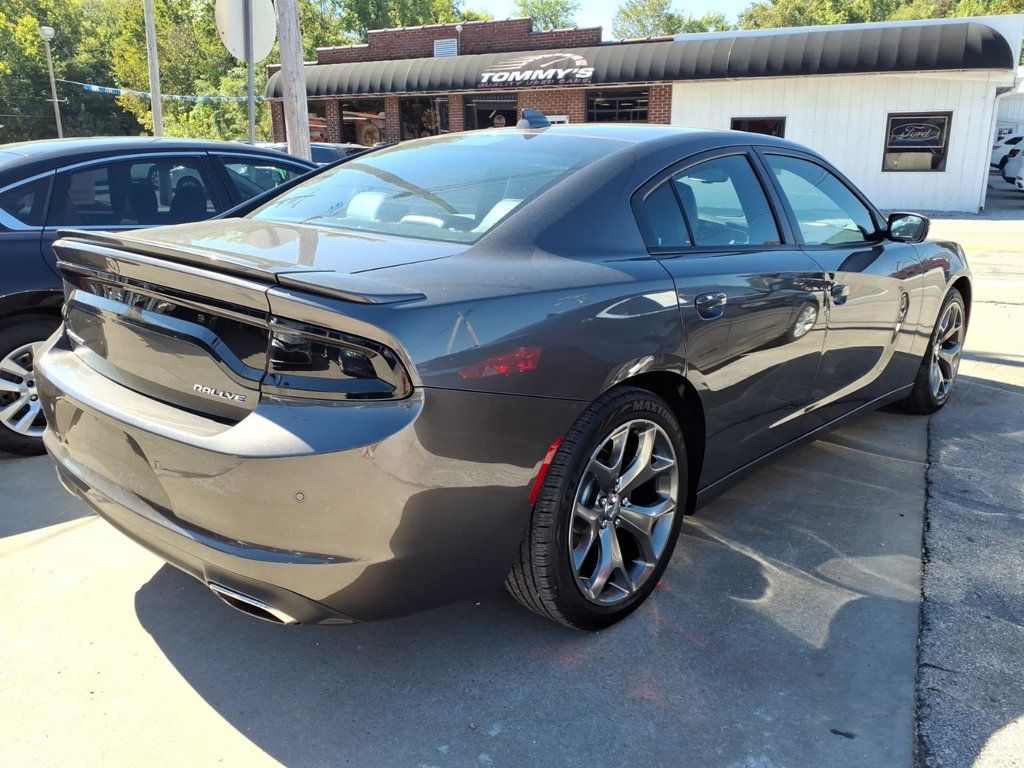 Dodge Charger photo 2