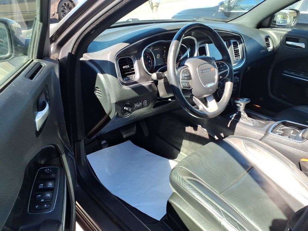 Dodge Charger photo 6
