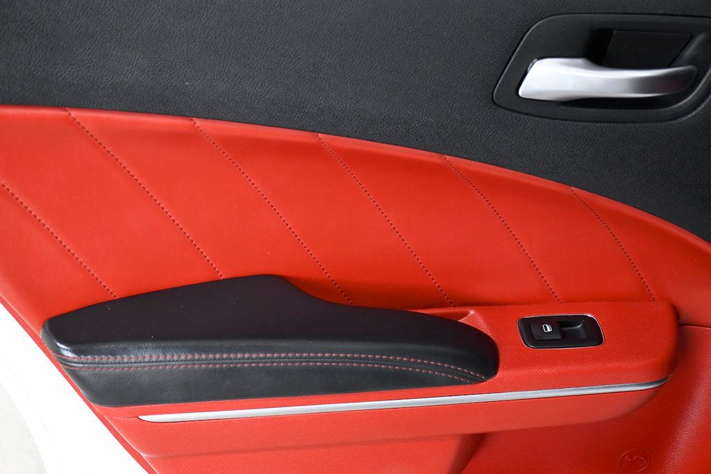 2016 Dodge Charger 4dr Sedan SXT RWD - 22713685 - 10