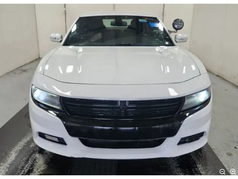 2016 Dodge Charger photo 2
