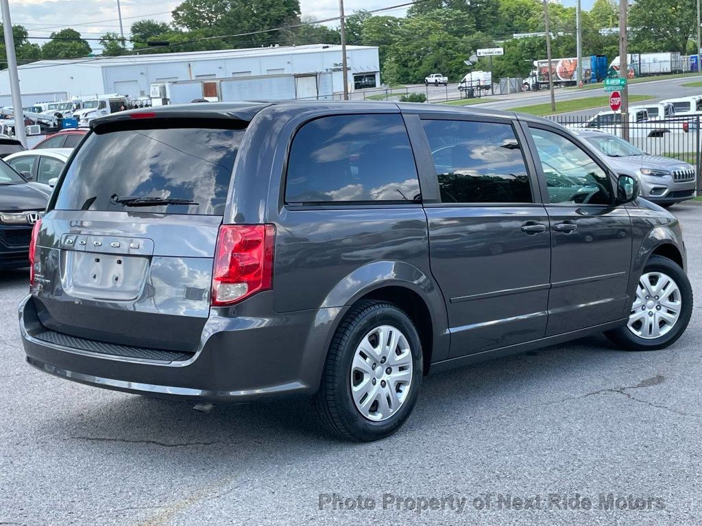 2016 Dodge Grand Caravan SXT Plus photo 2