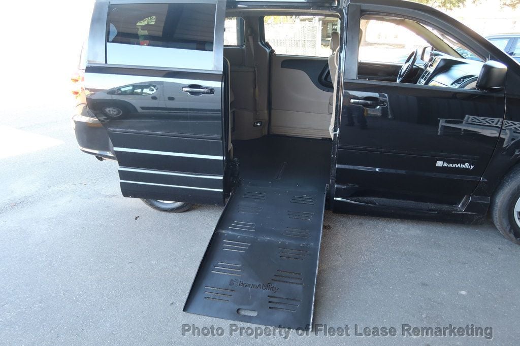 2016 Dodge Grand Caravan Grand Caravan SE Handicap Ramp - 22709085 - 17