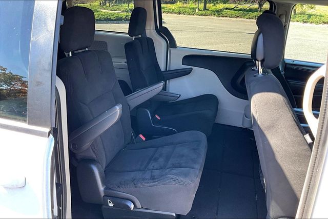 2016 Dodge Grand Caravan SE - 23092540 - 11