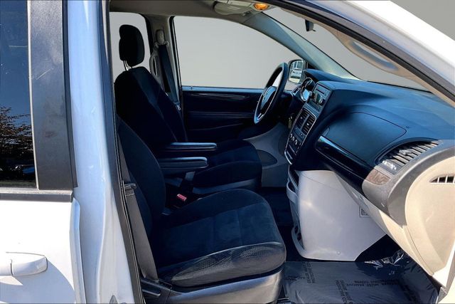 2016 Dodge Grand Caravan SE - 23092540 - 13