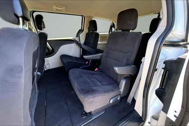 2016 Dodge Grand Caravan SE - 23092540 - 17