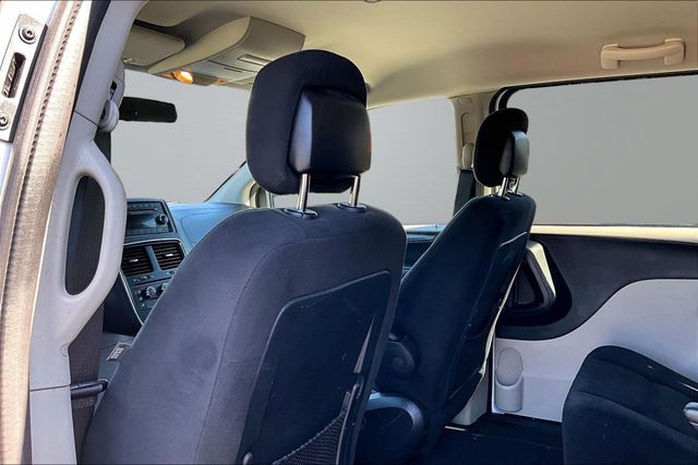 2016 Dodge Grand Caravan SE - 23092540 - 18
