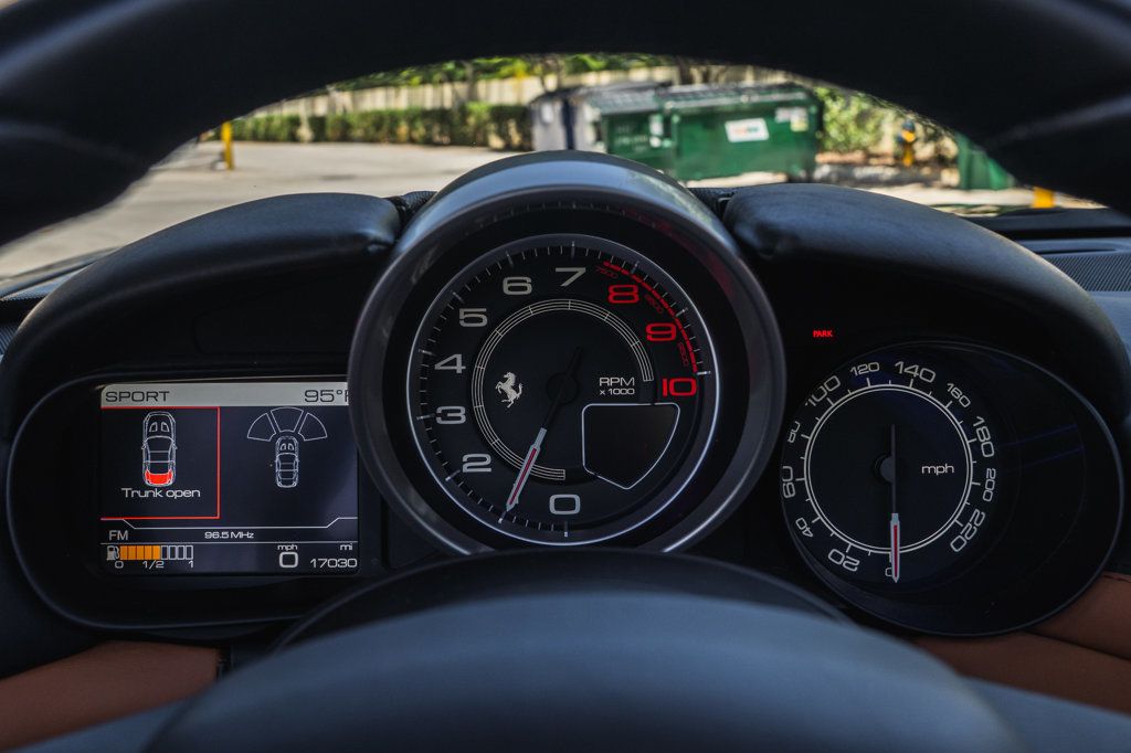 2016 Ferrari California photo 18