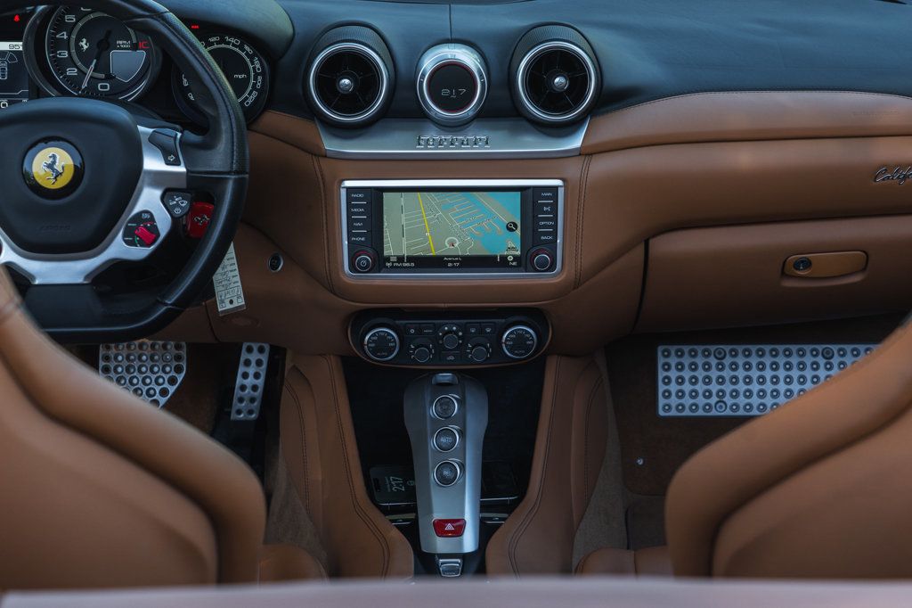2016 Ferrari California photo 19