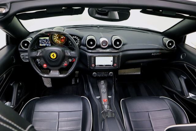 2016 Ferrari CALIFORNIA T * ONLY 7,991 MILES...Giant Carbon Fiber! - 21608440 - 27