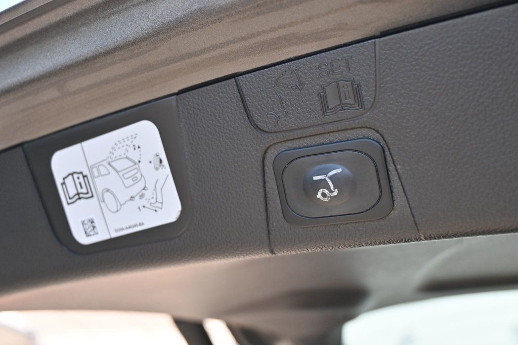 Ford C-Max photo 22