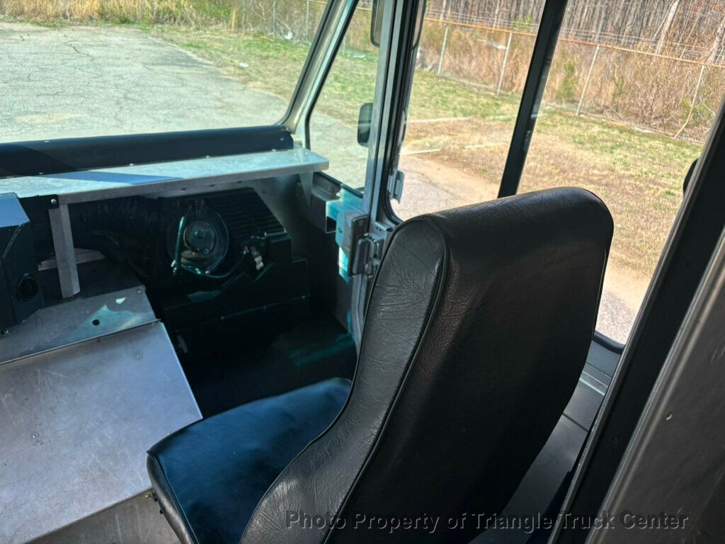 2016 Ford E350HD STEP RICH  - 22989177 - 18