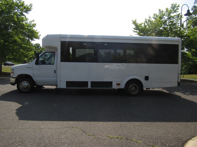 2016 Ford E450 22 Passenger Bus w-Luggage Glaval Universal - 21953535 - 16