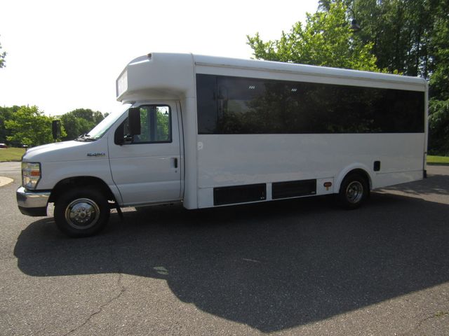 2016 Ford E450 22 Passenger Bus w-Luggage Glaval Universal - 21953535 - 17