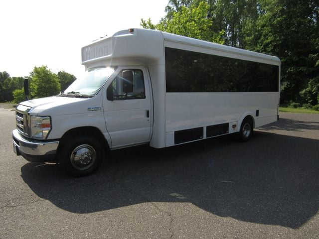 2016 Ford E450 22 Passenger Bus w-Luggage Glaval Universal - 21953535 - 18