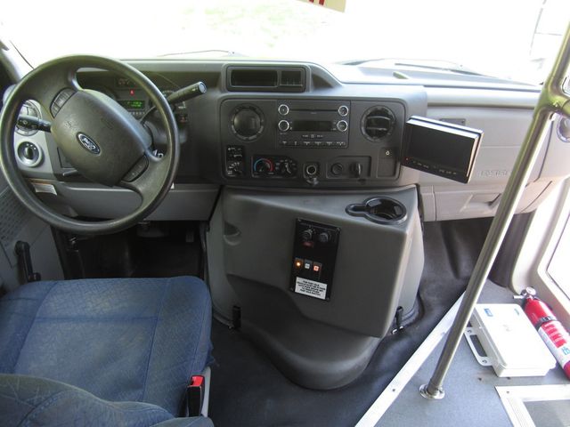 2016 Ford E450 22 Passenger Bus w-Luggage Glaval Universal - 21953535 - 28