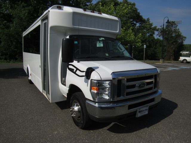 2016 Ford E450 22 Passenger Bus w-Luggage Glaval Universal - 21953535 - 3